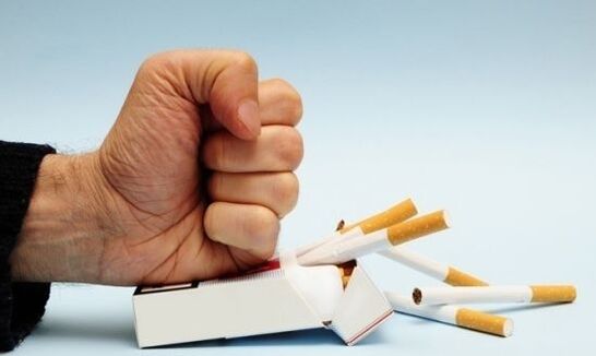 Sigarayı bırakmak parmak eklemlerinizdeki ağrıyı önleyecektir