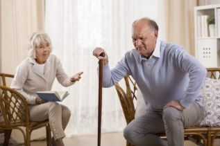 Yaşlı insanlar eklem hastalıkları açısından risk altındadır